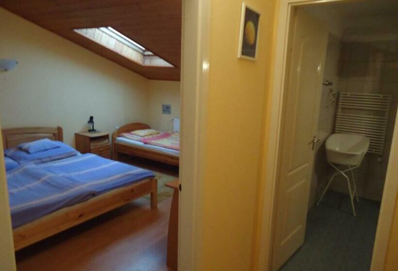 غرفة قياسية ثلاثية, Czermann Panzió és étterem