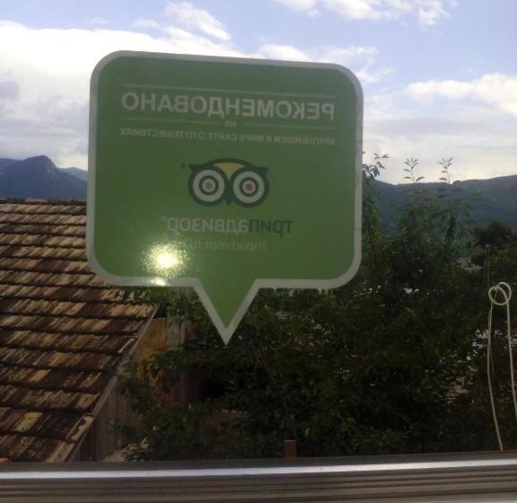 Трехместный Номер Стандарт с Балконом, Guest House Anahit Ijevan