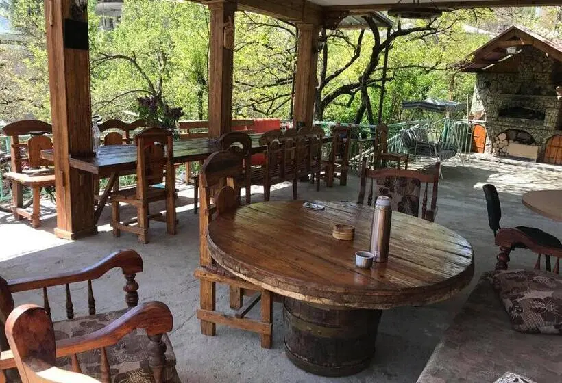 تختخواب در اتاق مشترک, Guest House Anahit Ijevan