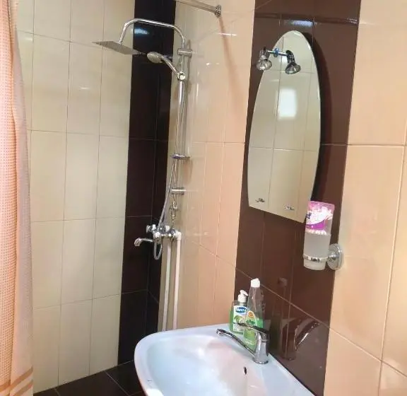 اتاق لوکس چهار تخته, Guest House Anahit Ijevan