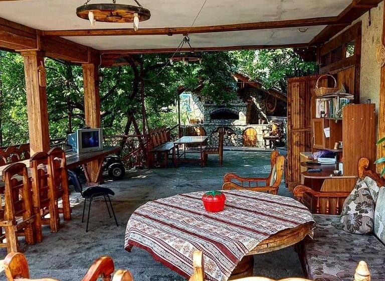 经济型三人房间, Guest House Anahit Ijevan