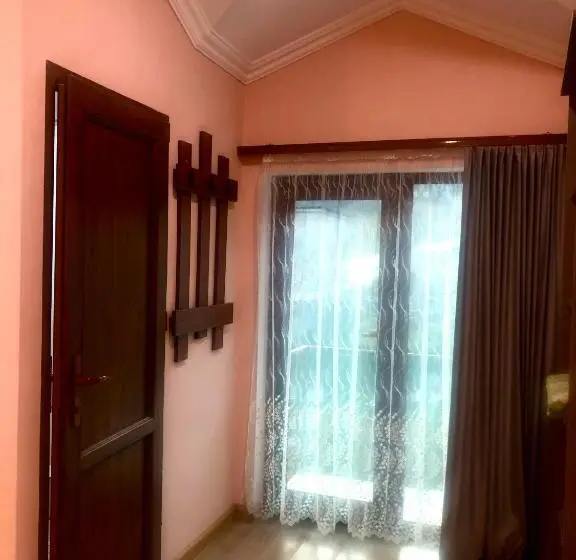 اتاق لوکس, Guest House Anahit Ijevan
