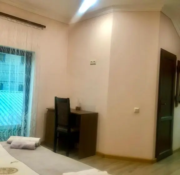 اتاق لوکس, Guest House Anahit Ijevan