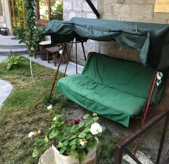اتاق استاندارد سه نفره, Guest House Anahit Ijevan