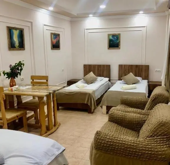 اتاق استاندارد سه نفره, Guest House Anahit Ijevan