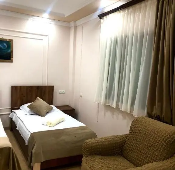 اتاق استاندارد سه نفره, Guest House Anahit Ijevan