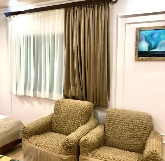 اتاق استاندارد سه نفره, Guest House Anahit Ijevan