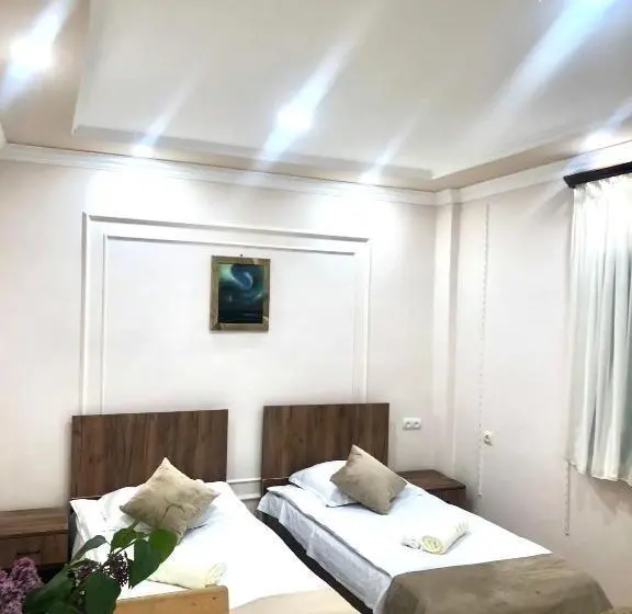 اتاق استاندارد سه نفره, Guest House Anahit Ijevan