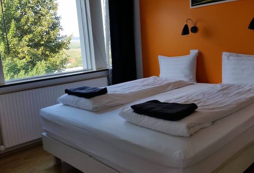 اتاق استاندارد با سرویس بهداشتی مشترک, Laugar Guesthouse