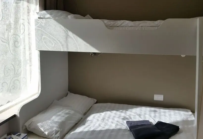 اتاق اکونومی با حمام مشترک, Laugar Guesthouse