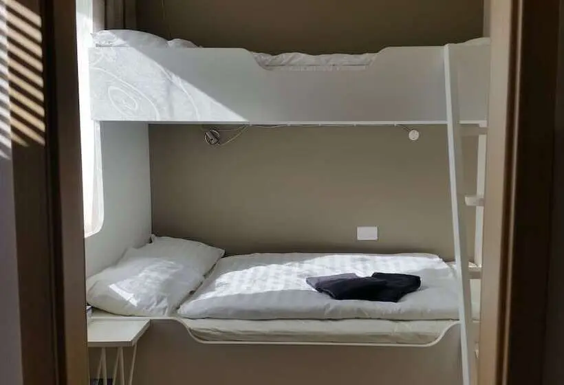 اتاق اکونومی با حمام مشترک, Laugar Guesthouse