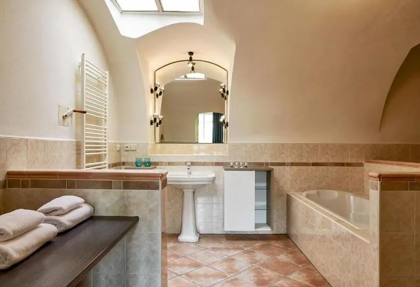 اتاق استاندارد چهارنفره با چشم‌انداز باغ, Orangerie By Kh