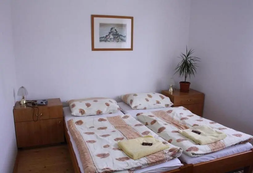 Standard Kolmen Hengen Huone, Penzión Koras