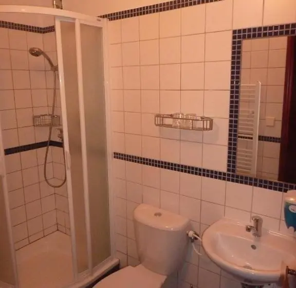Standard Kolmen Hengen Huone, Váš Sklep   Vinný Sklep A Penzion