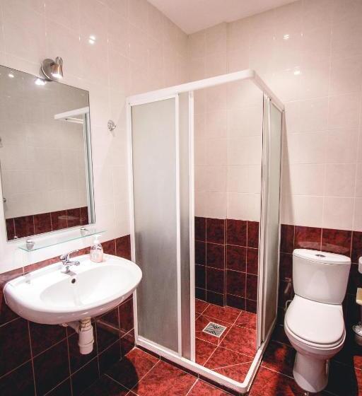 اتاق استاندارد سه تخته با سرویس بهداشتی مشترک, Villa Kaunensis