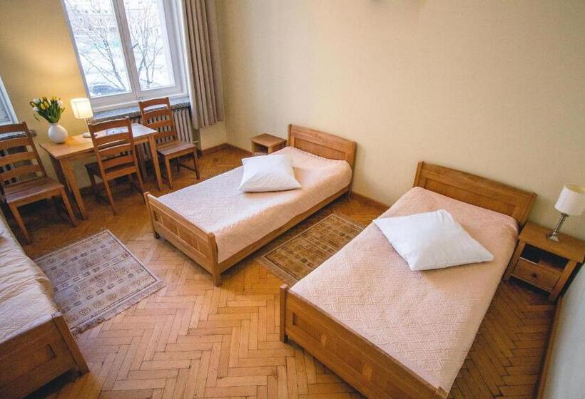 اتاق استاندارد سه تخته با سرویس بهداشتی مشترک, Villa Kaunensis