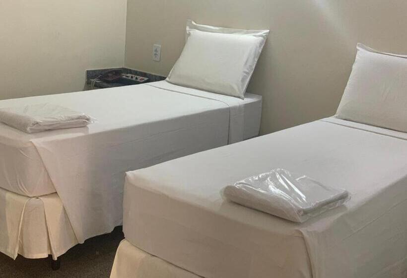 Pokój Ekonomiczny, Buriti Shop