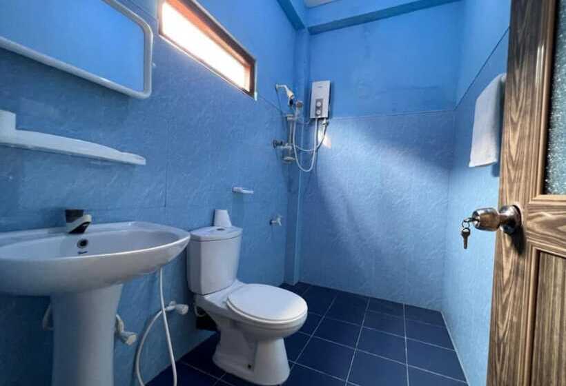 Quarto Deluxe, Malika's Yellow House