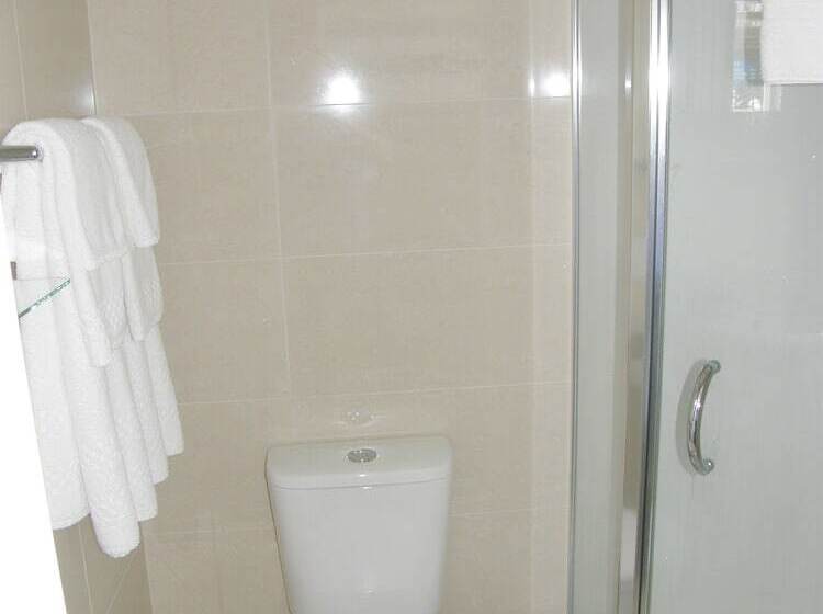 패밀리 룸, Ponsonby Manor