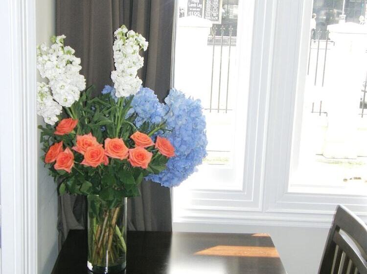 패밀리 룸, Ponsonby Manor