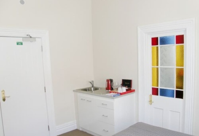 패밀리 룸, Ponsonby Manor