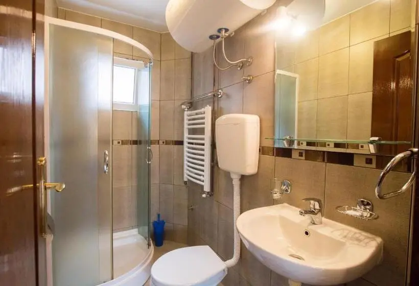 اتاق استاندارد سه نفره, Rooms Sanja