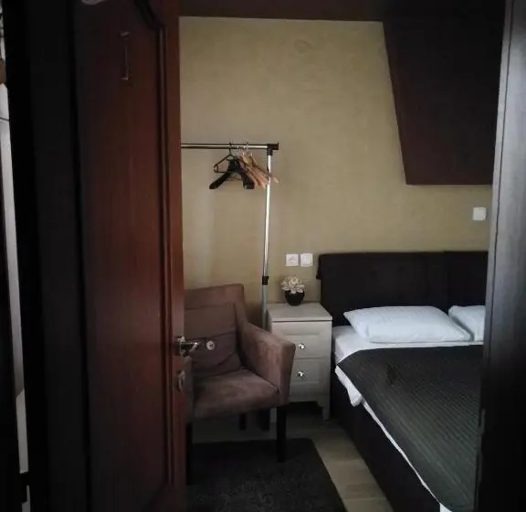 اتاق استاندارد سه نفره, Rooms Sanja