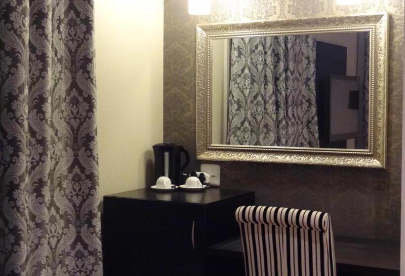 חדר משפחתי, Salsabeel Boutique