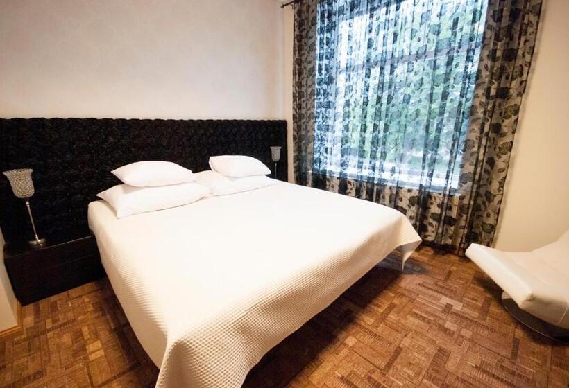 اتاق استاندارد با سرویس بهداشتی مشترک, Villa & Restoran Soffa