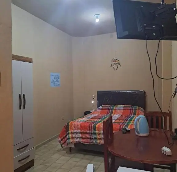 اتاق اکونومی, Hummingbird Hostel