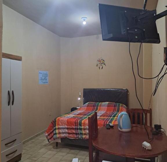 اتاق اکونومی, Hummingbird Hostel