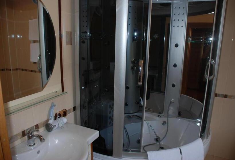 سوییت جونیور, Kraevyd