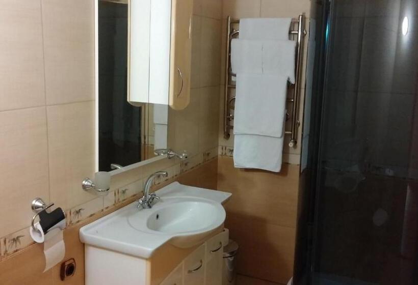 سوییت جونیور, Kraevyd