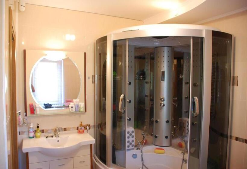 آپارتمان 1 خوابه با تراس, Kraevyd