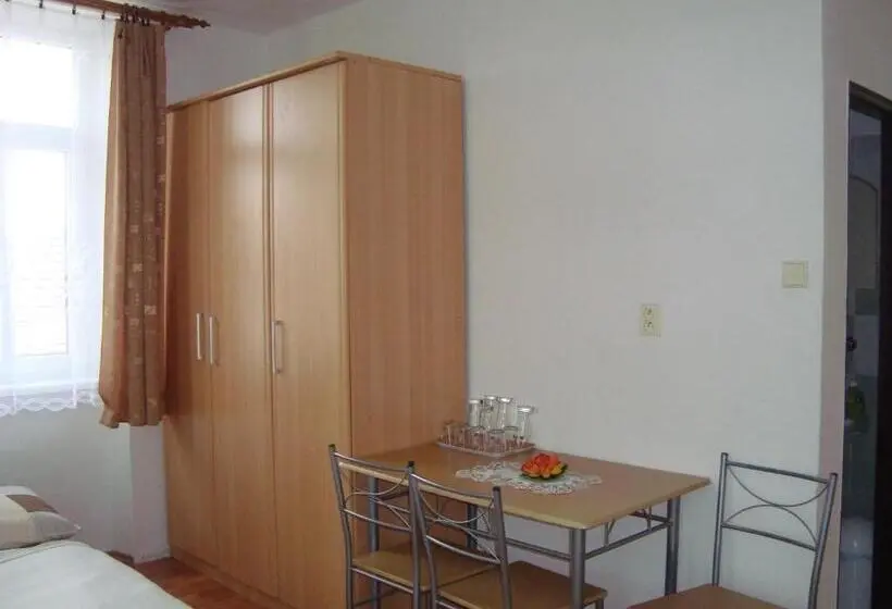 スタンダード5人部屋, Penzion Adria
