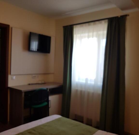 Classic room with balcony, Pensiunea Verde