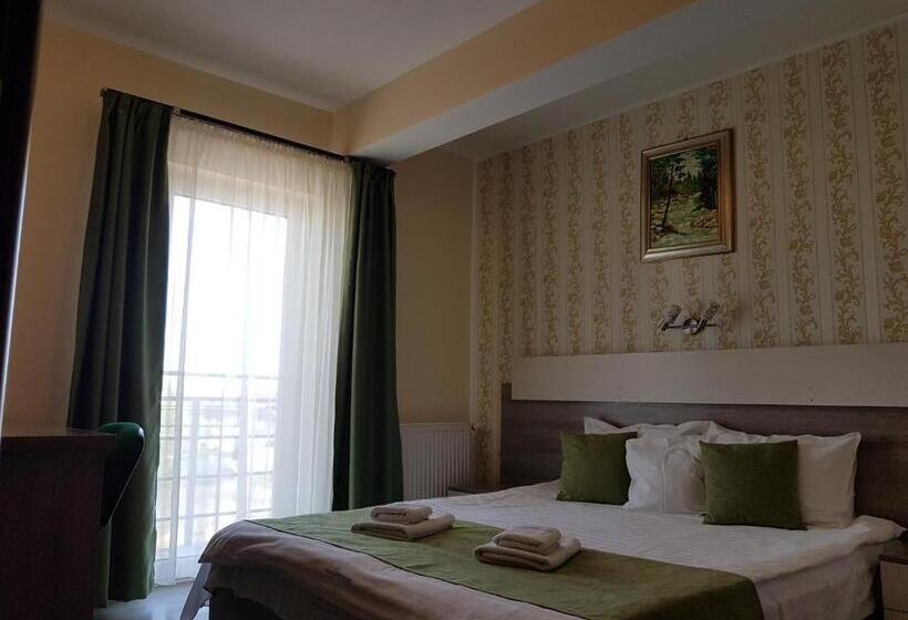 Classic room with balcony, Pensiunea Verde