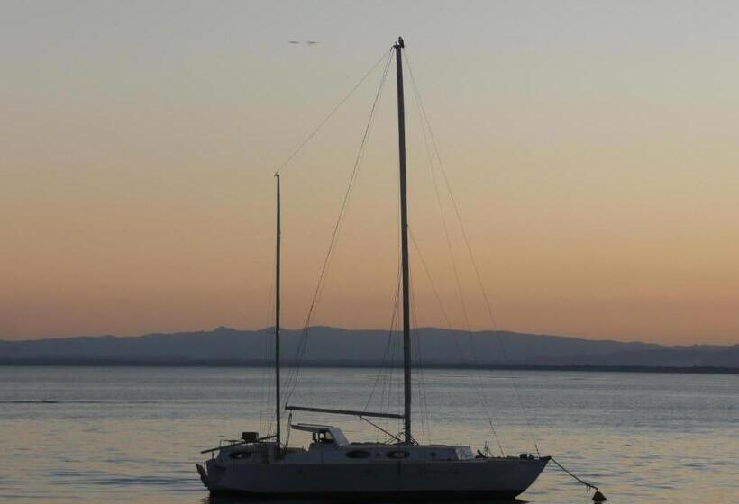 침실 3개 아파트, The Gums Anchorage