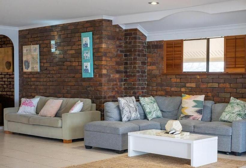 펜트하우스 룸, The Gums Anchorage