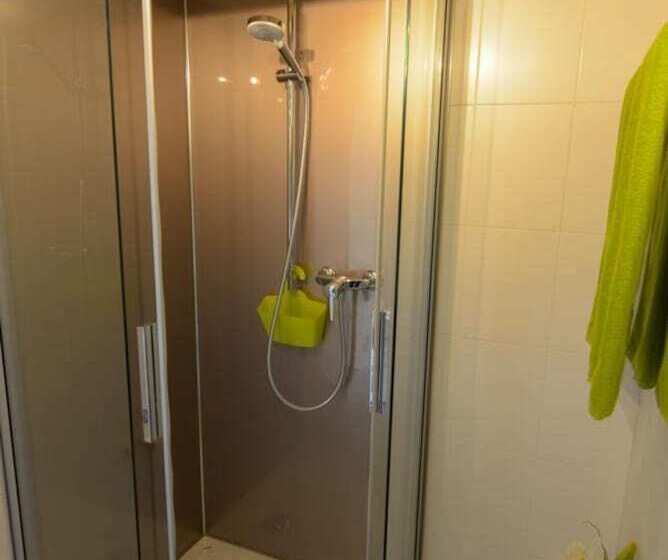 スタンダードルーム, Chez Constance