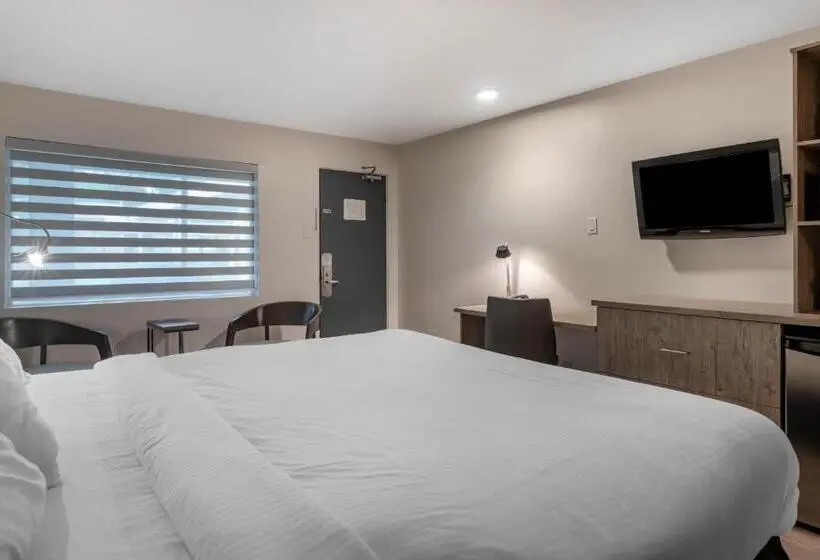 Standard-huone King-vuode, Dannys Hotel Suites; Surestay Collection By Best Western