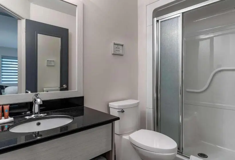 Standard-huone King-vuode, Dannys Hotel Suites; Surestay Collection By Best Western