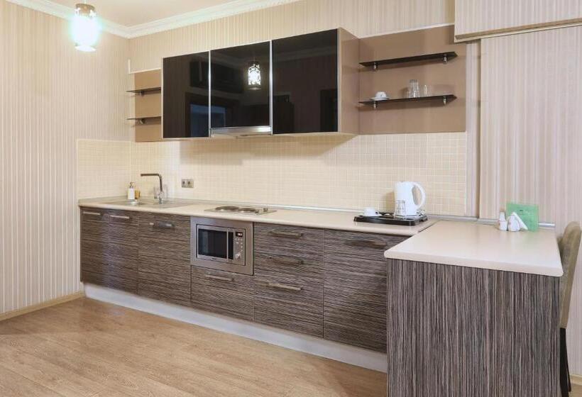 سوئیت راحتی, Balturk House