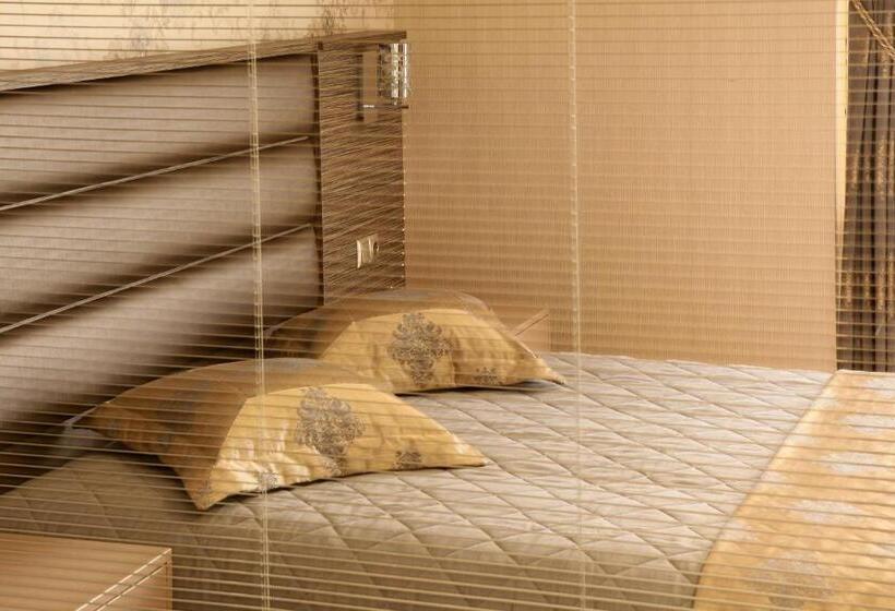 سوئیت راحتی, Balturk House