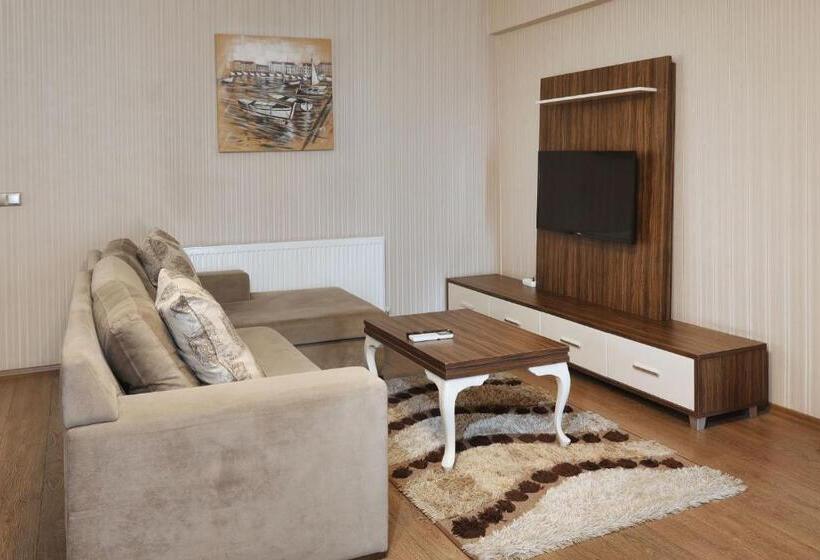 سوییت, Balturk House