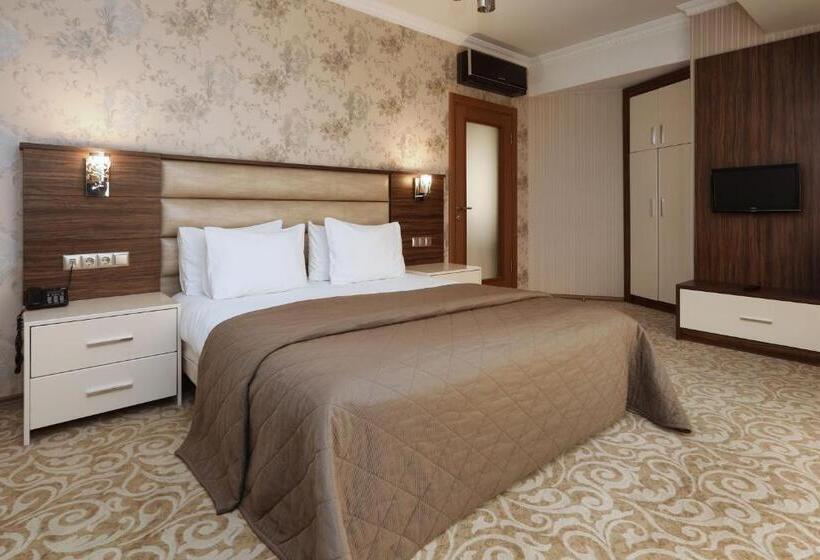 سوییت خانوادگی, Balturk House