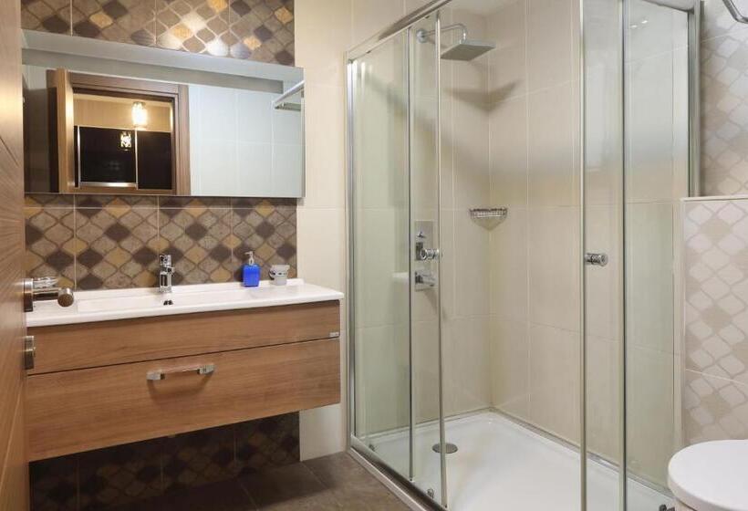 سوییت لوکس, Balturk House