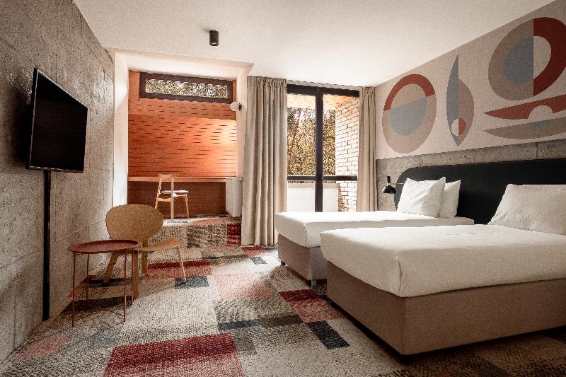 Superior Oda, Forest