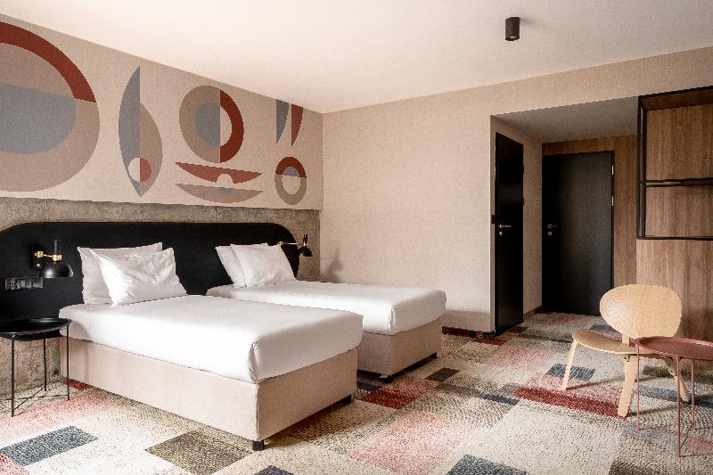 Superior Oda, Forest