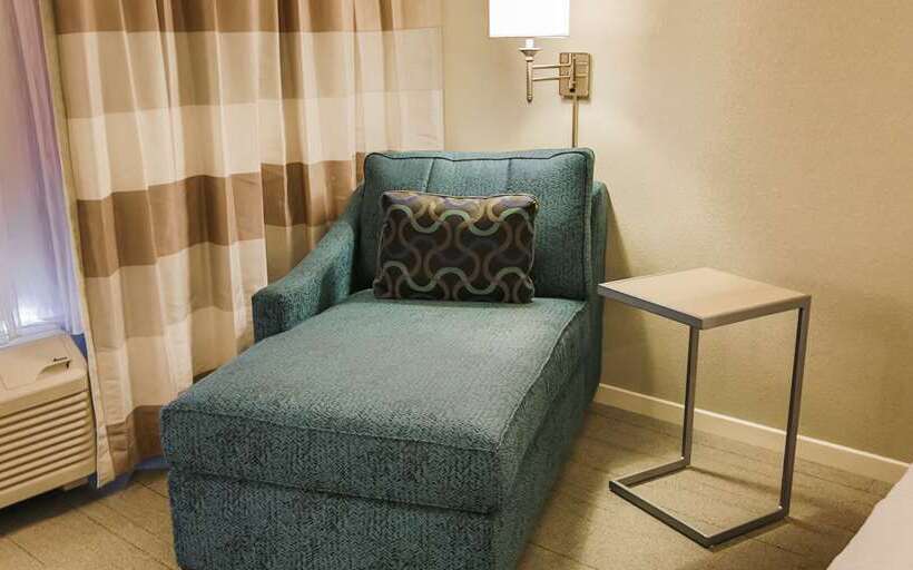 غرفة قياسية, Hampton Inn Gardner Conference  Center